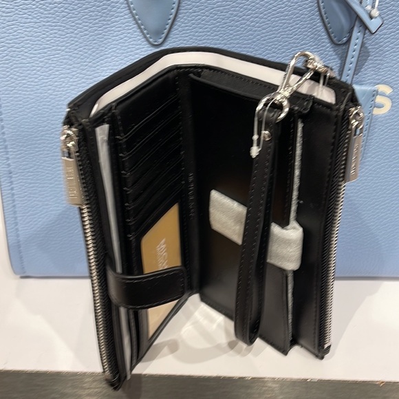 MICHAEL KORS LARGE DOUBLE ZIP WRISTLET 
Optic White Multi - Picture 16 of 16